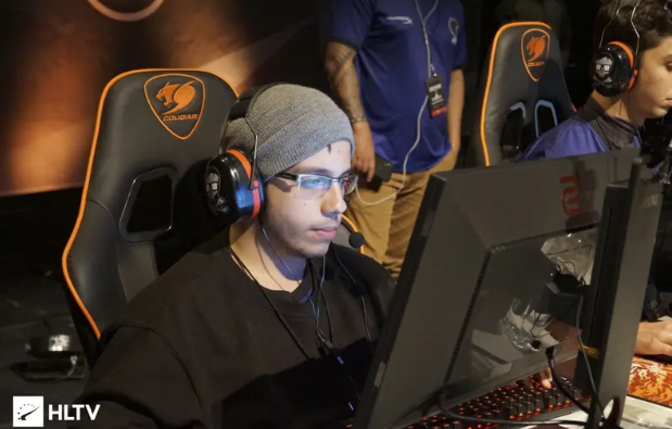 怒吼与尬笑 怒吼与尬笑